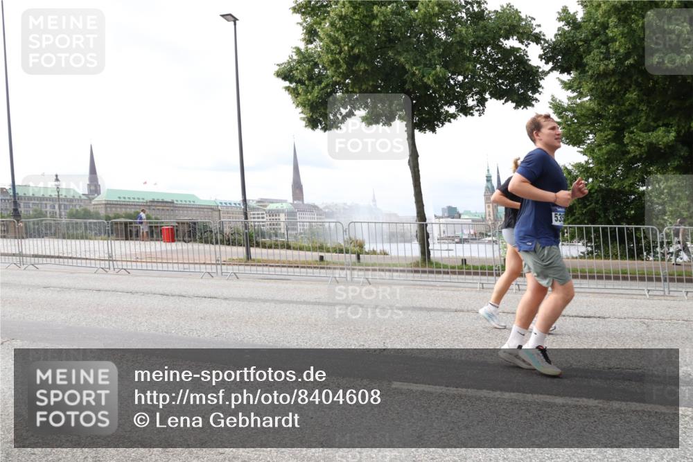 29.06.2025 - hella hamburg halbmarathon Lena Gebhardt http://msf.ph/oto/8404608 29.06.2025 10:24:10 Lombardsbrücke 535, 1005, 1009, 1064, 1389, 1444, 1545, 2125, 2132, 2477, 2489, 3013, 3185, 3285, 3579, 3786, 4122, 4162, 4464, 4597, 4684, 4719, 4990, 4993, 5039, 5055, 5258, 5260, 5358, 5661, 5954, 6478, 6524, 6526, 7013, 7426, 7528, 7920, 7975, 8031, 8141, 8149, 8167, 8181, 8187, 8297, 8502, 8676, 8717, 9063, 9217, 9603, 10649, 11044, 11306, 11347, 11415, 11454, 12210, 13149, 13380, 13573, 13711, 14143, 14521, 15739, 15853 meine-sportfotos.de