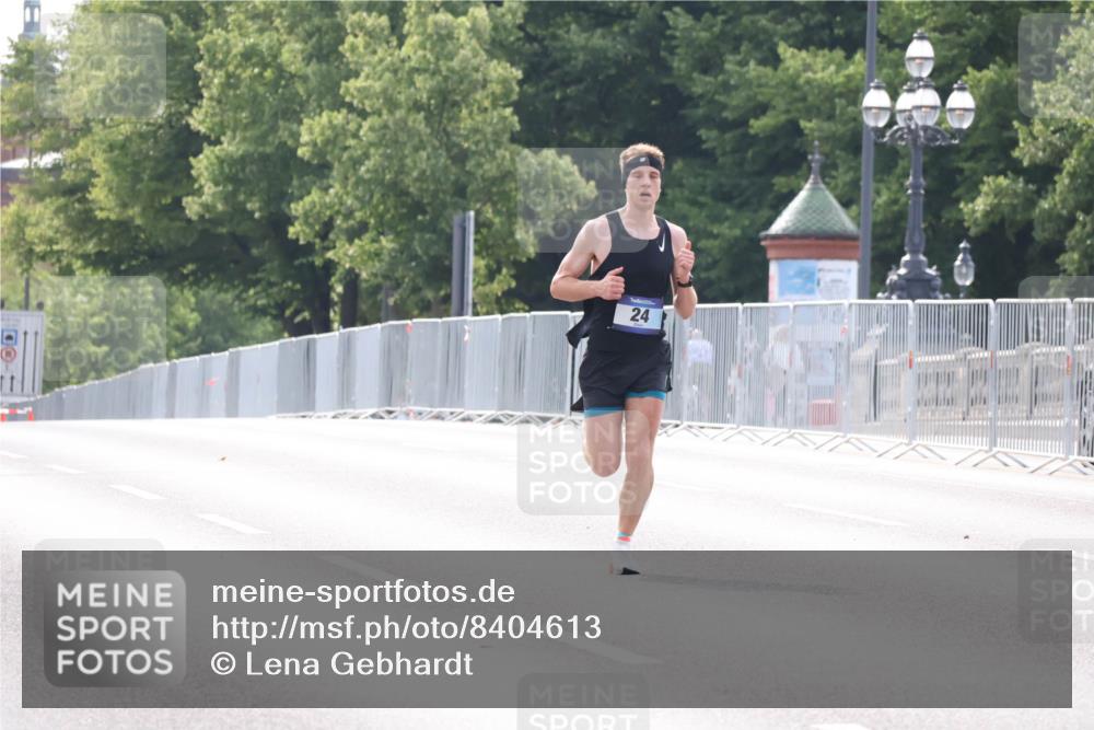 29.06.2025 - hella hamburg halbmarathon Lena Gebhardt http://msf.ph/oto/8404613 29.06.2025 09:33:08 Lombardsbrücke 24, 19 meine-sportfotos.de