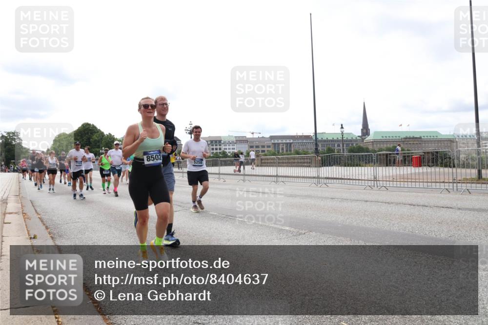 29.06.2025 - hella hamburg halbmarathon Lena Gebhardt http://msf.ph/oto/8404637 29.06.2025 10:24:11 Lombardsbrücke 17414, 8502, 5258, 1005, 1009, 1064, 1389, 1444, 1545, 2125, 2132, 2477, 2489, 3013, 3185, 3285, 3579, 3786, 4122, 4162, 4464, 4597, 4684, 4719, 4990, 4993, 5039, 5055, 5258, 5260, 5358, 5661, 5954, 6478, 6524, 6526, 7013, 7426, 7528, 7920, 7975, 8141, 8149, 8167, 8181, 8187, 8297, 8502, 8676, 8717, 9063, 9217, 9603, 11044, 11306, 11347, 11415, 11454, 12210, 13149, 13380, 13573, 13711, 14143, 14521, 15739, 15853 meine-sportfotos.de