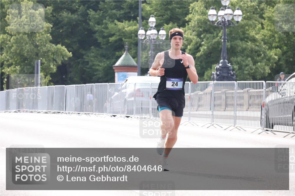 29.06.2025 - hella hamburg halbmarathon Lena Gebhardt http://msf.ph/oto/8404646 29.06.2025 09:33:10 Lombardsbrücke 24, 24, 19 meine-sportfotos.de