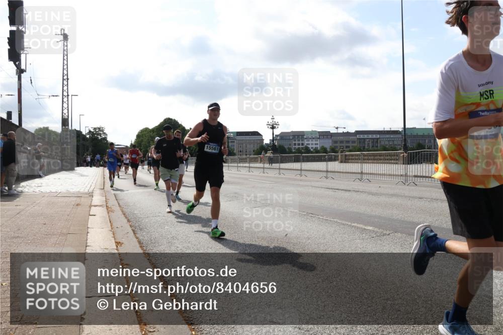 29.06.2025 - hella hamburg halbmarathon Lena Gebhardt http://msf.ph/oto/8404656 29.06.2025 09:49:24 Lombardsbrücke 15561, 1571, 1600, 1603, 2044, 2707, 2745, 2750, 2797, 2849, 2980, 3014, 3116, 3136, 4062, 4148, 4766, 5050, 5648, 5889, 6037, 6047, 6095, 6149, 6771, 7035, 7109, 7229, 7310, 7482, 7743, 7981, 8002, 8358, 8465, 9640, 9686, 9914, 10369, 10451, 10877, 10930, 11106, 11177, 11423, 11447, 11952, 12088, 12091, 12098, 12168, 12739, 13064, 13158, 13190, 13755, 13900, 14075, 14311, 14359, 14603, 14629, 14667, 14789, 15094 meine-sportfotos.de