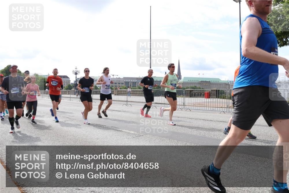 29.06.2025 - hella hamburg halbmarathon Lena Gebhardt http://msf.ph/oto/8404658 29.06.2025 10:16:32 Lombardsbrücke 15, 16607, 14857, 8295, 2156, 1117, 1212, 1240, 1244, 1308, 1403, 1599, 1825, 2071, 2165, 2347, 2803, 2835, 2912, 3030, 3088, 3134, 3156, 3176, 3484, 3648, 3687, 4478, 4583, 4637, 5036, 5037, 5046, 5294, 6024, 6488, 6742, 6941, 7158, 7358, 7753, 8169, 8274, 8295, 8317, 8597, 8619, 8645, 8707, 8847, 8857, 9091, 9208, 9332, 9492, 9601, 9628, 9664, 9676, 9802, 9810, 9881, 10076, 10107, 10139, 10141, 10183, 10232, 10292, 10844, 10990, 11344, 11345 meine-sportfotos.de
