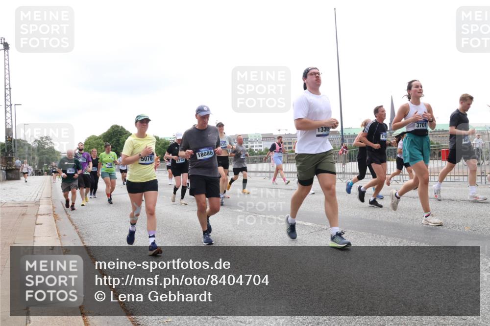 29.06.2025 - hella hamburg halbmarathon Lena Gebhardt http://msf.ph/oto/8404704 29.06.2025 10:50:17 Lombardsbrücke 14692, 17256, 5076, 18086, 2212, 830, 13305, 3701, 1259, 1487, 1511, 1828, 2047, 2212, 3203, 3680, 3701, 3710, 3805, 3897, 4090, 4168, 4870, 4961, 5119, 5131, 5749, 5751, 5997, 6680, 6830, 7505, 7677, 7721, 7722, 7755, 8254, 8299, 8834, 9015, 9605, 9940, 10060, 10286, 10617, 10683, 10744, 11030, 11426, 11696, 11716, 11760, 12079, 12124, 13127, 13128, 13309, 13381, 13744, 13846, 13887, 14102, 14144, 14505, 14545, 14591, 14940, 15230, 15626 meine-sportfotos.de