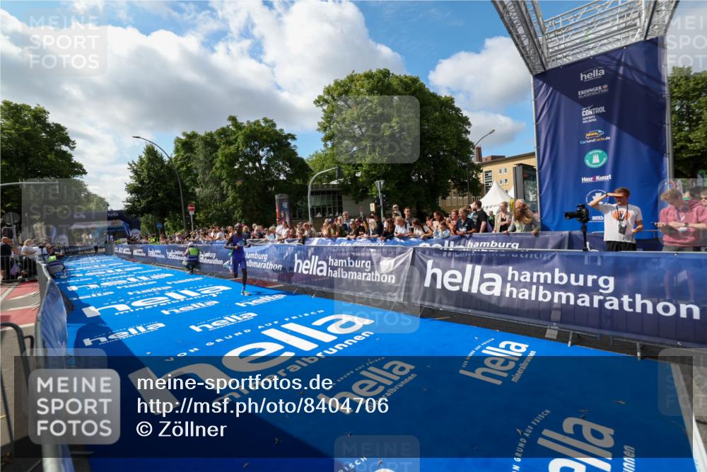 29.06.2025 - hella hamburg halbmarathon Zöllner http://msf.ph/oto/8404706 29.06.2025 10:03:11 Ziel 16, 23 meine-sportfotos.de