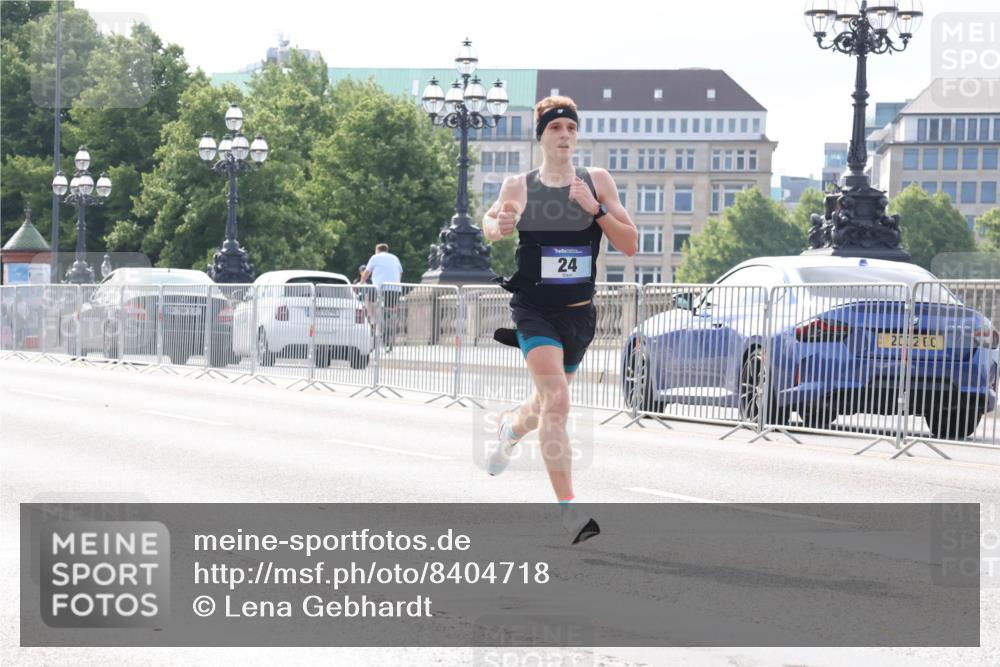 29.06.2025 - hella hamburg halbmarathon Lena Gebhardt http://msf.ph/oto/8404718 29.06.2025 09:33:11 Lombardsbrücke 24, 2012, 19, 24 meine-sportfotos.de