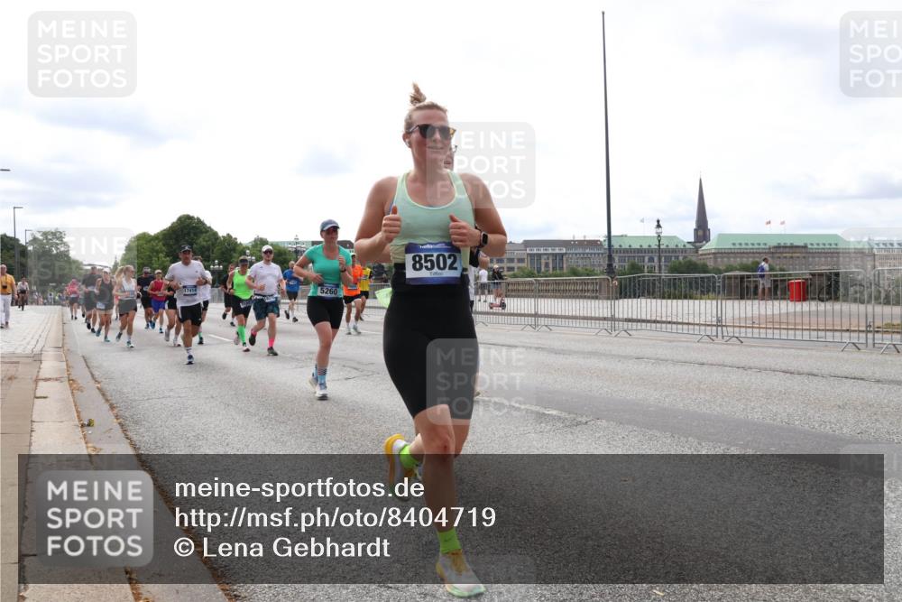 29.06.2025 - hella hamburg halbmarathon Lena Gebhardt http://msf.ph/oto/8404719 29.06.2025 10:24:11 Lombardsbrücke 17414, 5260, 8502, 1005, 1009, 1064, 1389, 1444, 1545, 2125, 2132, 2477, 2489, 3013, 3185, 3285, 3579, 3786, 4122, 4162, 4464, 4597, 4684, 4719, 4990, 4993, 5039, 5055, 5258, 5260, 5358, 5661, 5954, 6478, 6524, 6526, 7013, 7426, 7528, 7920, 7975, 8141, 8149, 8167, 8181, 8187, 8297, 8502, 8676, 8717, 9063, 9217, 9603, 11044, 11306, 11347, 11415, 11454, 12210, 13149, 13380, 13573, 13711, 14143, 14521, 15739, 15853 meine-sportfotos.de