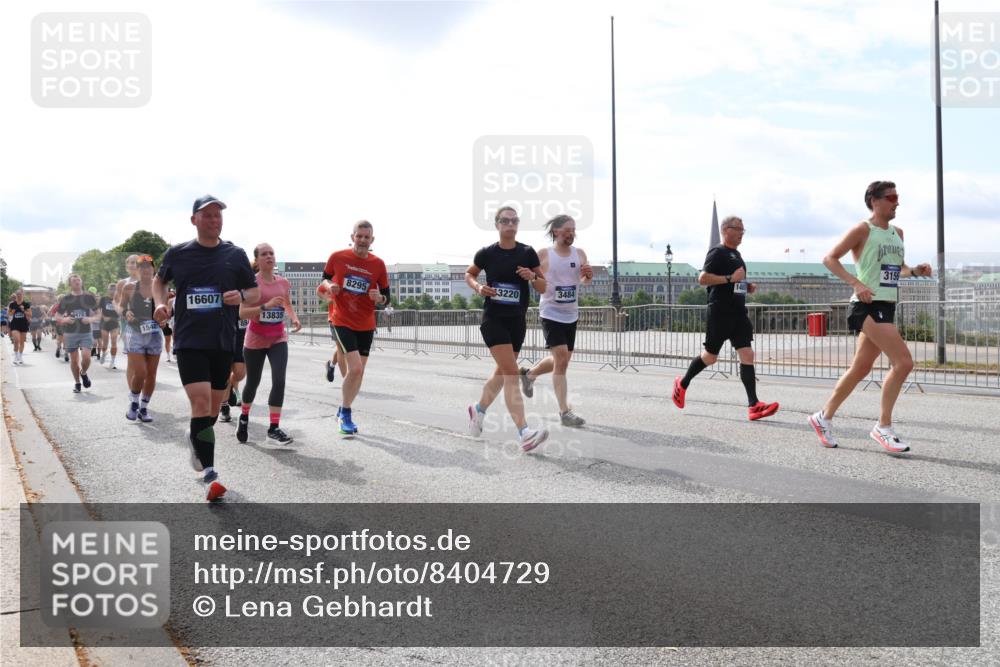 29.06.2025 - hella hamburg halbmarathon Lena Gebhardt http://msf.ph/oto/8404729 29.06.2025 10:16:32 Lombardsbrücke 4478, 15487, 16607, 13835, 3484, 3220, 8295, 3156, 1117, 1212, 1240, 1244, 1308, 1403, 1599, 1825, 2071, 2165, 2347, 2803, 2835, 2912, 3030, 3088, 3134, 3156, 3176, 3484, 3648, 3687, 4478, 4583, 4637, 5036, 5037, 5046, 5294, 6024, 6488, 6742, 6941, 7158, 7358, 7753, 8169, 8274, 8295, 8317, 8597, 8619, 8645, 8707, 8847, 8857, 9091, 9208, 9332, 9492, 9601, 9628, 9664, 9676, 9802, 9810, 9881, 10076, 10107, 10139, 10141, 10183, 10232, 10292, 10844, 10990, 11344, 11345 meine-sportfotos.de