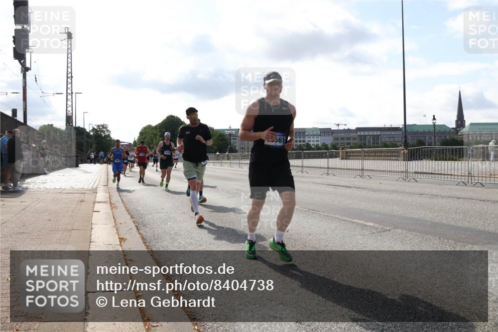 29.06.2025 - hella hamburg halbmarathon Lena Gebhardt http://msf.ph/oto/8404738 29.06.2025 09:49:25 Lombardsbrücke 561, 1445, 1571, 1600, 1603, 2044, 2707, 2745, 2750, 2797, 2849, 2980, 3014, 3116, 3136, 4148, 4766, 5050, 5648, 5889, 6037, 6047, 6095, 6149, 6771, 7035, 7109, 7229, 7310, 7482, 7743, 7981, 8002, 8358, 8465, 9640, 9686, 9914, 10369, 10451, 10877, 10930, 11106, 11177, 11423, 11447, 11952, 12088, 12091, 12098, 12168, 12739, 13064, 13158, 13190, 13755, 13900, 14075, 14311, 14359, 14603, 14629, 14667, 14789, 15094 meine-sportfotos.de