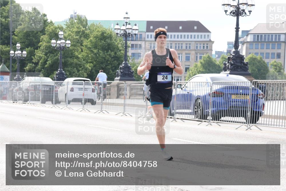 29.06.2025 - hella hamburg halbmarathon Lena Gebhardt http://msf.ph/oto/8404758 29.06.2025 09:33:11 Lombardsbrücke 24, 2, 00, 2, 19, 24 meine-sportfotos.de
