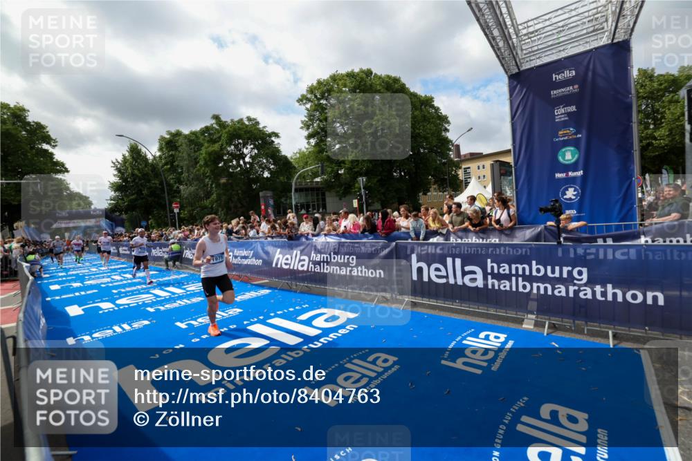 29.06.2025 - hella hamburg halbmarathon Zöllner http://msf.ph/oto/8404763 29.06.2025 10:39:55 Ziel 1603, 1975, 2525, 2563, 2573, 4766, 6149, 7981, 8574, 11714, 15813 meine-sportfotos.de