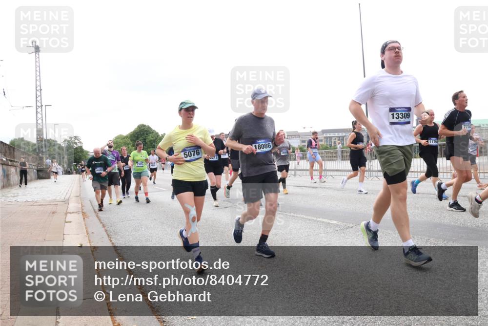 29.06.2025 - hella hamburg halbmarathon Lena Gebhardt http://msf.ph/oto/8404772 29.06.2025 10:50:17 Lombardsbrücke 17256, 5076, 2212, 18086, 13309, 7755, 1176, 16635, 1259, 1487, 1511, 1828, 2047, 2212, 3203, 3680, 3701, 3710, 3805, 3897, 4090, 4168, 4870, 4961, 5119, 5131, 5749, 5751, 5997, 6680, 6830, 7505, 7677, 7721, 7722, 7755, 8254, 8299, 8834, 9015, 9605, 9940, 10060, 10286, 10617, 10683, 10744, 11030, 11426, 11696, 11716, 11760, 12079, 12124, 13127, 13128, 13309, 13381, 13744, 13846, 13887, 14102, 14144, 14505, 14545, 14591, 14940, 15230, 15626 meine-sportfotos.de