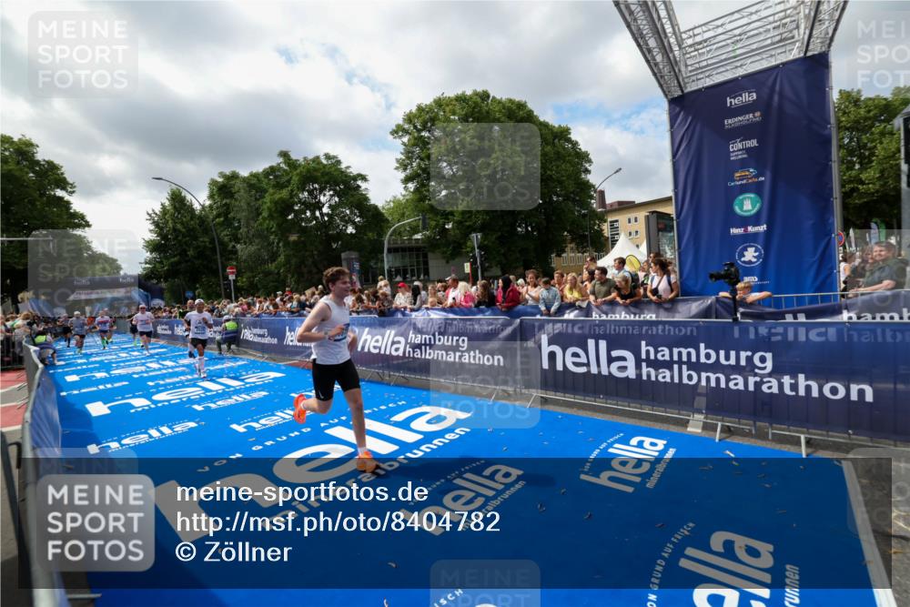 29.06.2025 - hella hamburg halbmarathon Zöllner http://msf.ph/oto/8404782 29.06.2025 10:39:55 Ziel 1603, 1975, 2525, 2563, 2573, 4766, 6149, 7981, 8574, 11714, 15813 meine-sportfotos.de