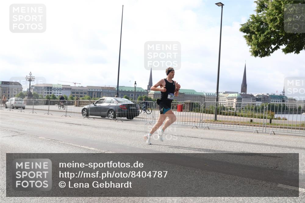 29.06.2025 - hella hamburg halbmarathon Lena Gebhardt http://msf.ph/oto/8404787 29.06.2025 09:33:13 Lombardsbrücke 24 meine-sportfotos.de
