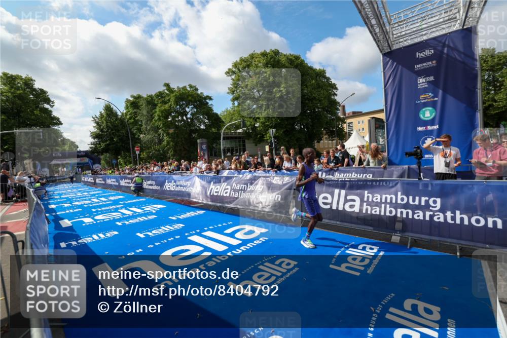 29.06.2025 - hella hamburg halbmarathon Zöllner http://msf.ph/oto/8404792 29.06.2025 10:03:13 Ziel 16, 23 meine-sportfotos.de