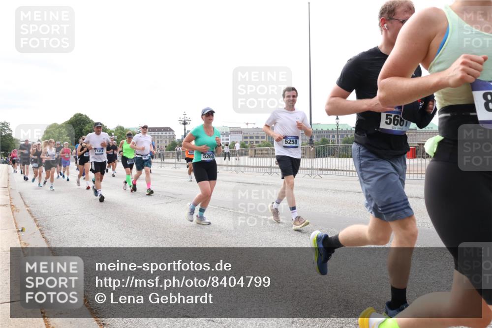 29.06.2025 - hella hamburg halbmarathon Lena Gebhardt http://msf.ph/oto/8404799 29.06.2025 10:24:12 Lombardsbrücke 17414, 3185, 18216, 5260, 5258, 5661, 8, 1005, 1009, 1064, 1389, 1444, 1545, 2132, 2477, 2489, 3013, 3185, 3285, 3579, 3786, 4122, 4162, 4464, 4597, 4684, 4719, 4990, 4993, 5039, 5055, 5258, 5260, 5358, 5661, 5954, 6478, 6524, 6526, 7013, 7426, 7528, 7920, 7975, 8141, 8149, 8167, 8187, 8297, 8502, 8676, 8717, 9063, 9217, 9603, 11044, 11306, 11347, 11415, 11454, 12210, 13149, 13380, 13573, 13711, 14143, 14521, 15739, 15853 meine-sportfotos.de