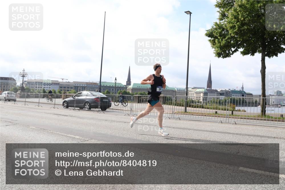 29.06.2025 - hella hamburg halbmarathon Lena Gebhardt http://msf.ph/oto/8404819 29.06.2025 09:33:13 Lombardsbrücke 24 meine-sportfotos.de