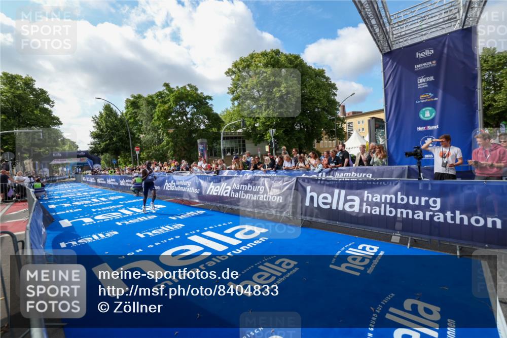 29.06.2025 - hella hamburg halbmarathon Zöllner http://msf.ph/oto/8404833 29.06.2025 10:03:17 Ziel 16 meine-sportfotos.de