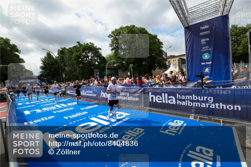29.06.2025 - hella hamburg halbmarathon Zöllner http://msf.ph/oto/8404836 29.06.2025 10:39:57 Ziel 1603, 2525, 2563, 2573, 3626, 4766, 6149, 7981, 8467, 8574, 11714, 15421, 15813 meine-sportfotos.de