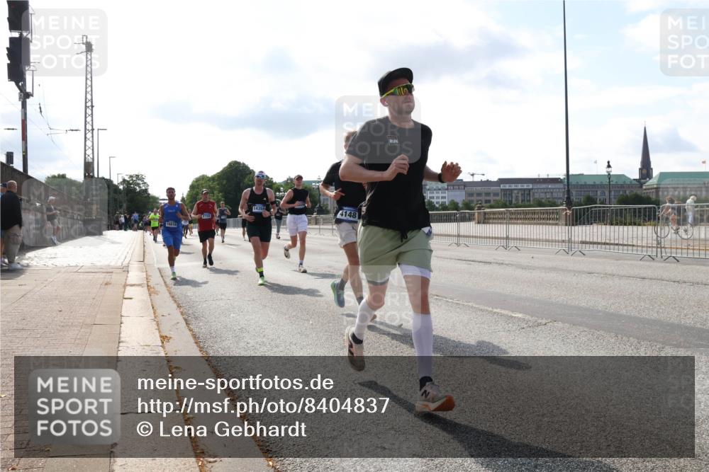 29.06.2025 - hella hamburg halbmarathon Lena Gebhardt http://msf.ph/oto/8404837 29.06.2025 09:49:26 Lombardsbrücke 16816, 14359, 4148, 1445, 1571, 1600, 1603, 2044, 2707, 2745, 2750, 2797, 2849, 2980, 3014, 3116, 3136, 3282, 4148, 4425, 4766, 5050, 5648, 5889, 6037, 6047, 6095, 6149, 6771, 7035, 7109, 7229, 7310, 7743, 7981, 8358, 8370, 8465, 9640, 9686, 9914, 10369, 10451, 10877, 10930, 11106, 11177, 11423, 11447, 11952, 12088, 12091, 12098, 12168, 12739, 13064, 13158, 13190, 13755, 13900, 14075, 14311, 14359, 14603, 14629, 14667, 14789, 15094 meine-sportfotos.de