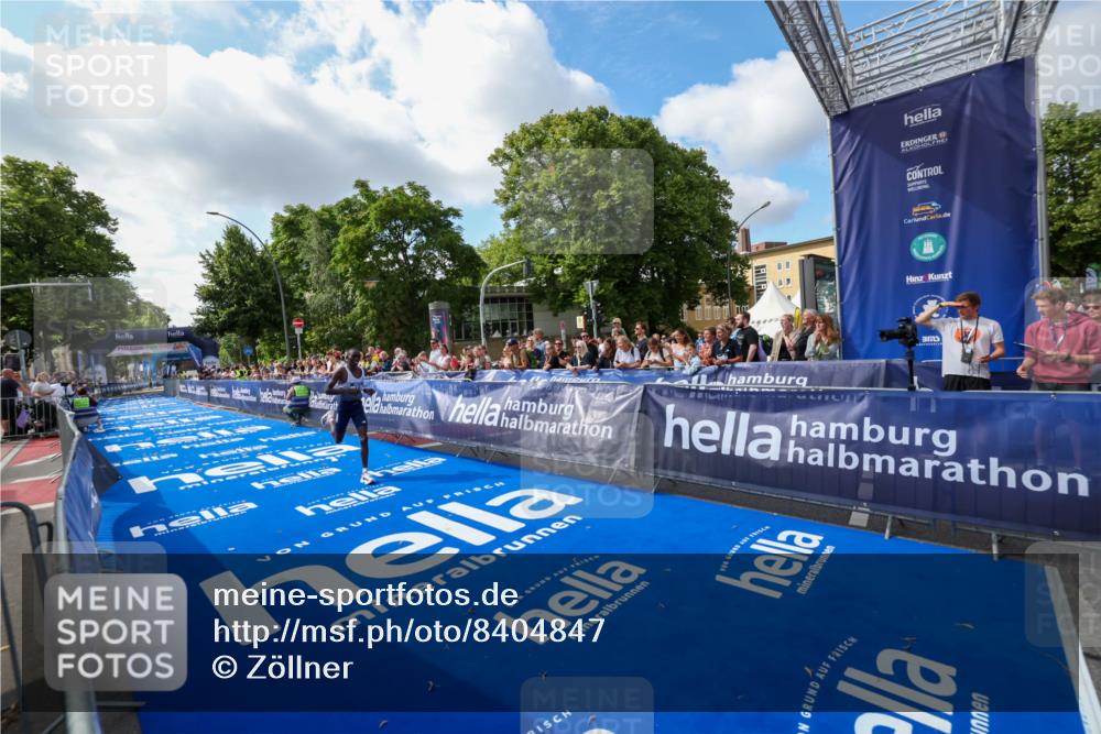 29.06.2025 - hella hamburg halbmarathon Zöllner http://msf.ph/oto/8404847 29.06.2025 10:03:17 Ziel 16 meine-sportfotos.de