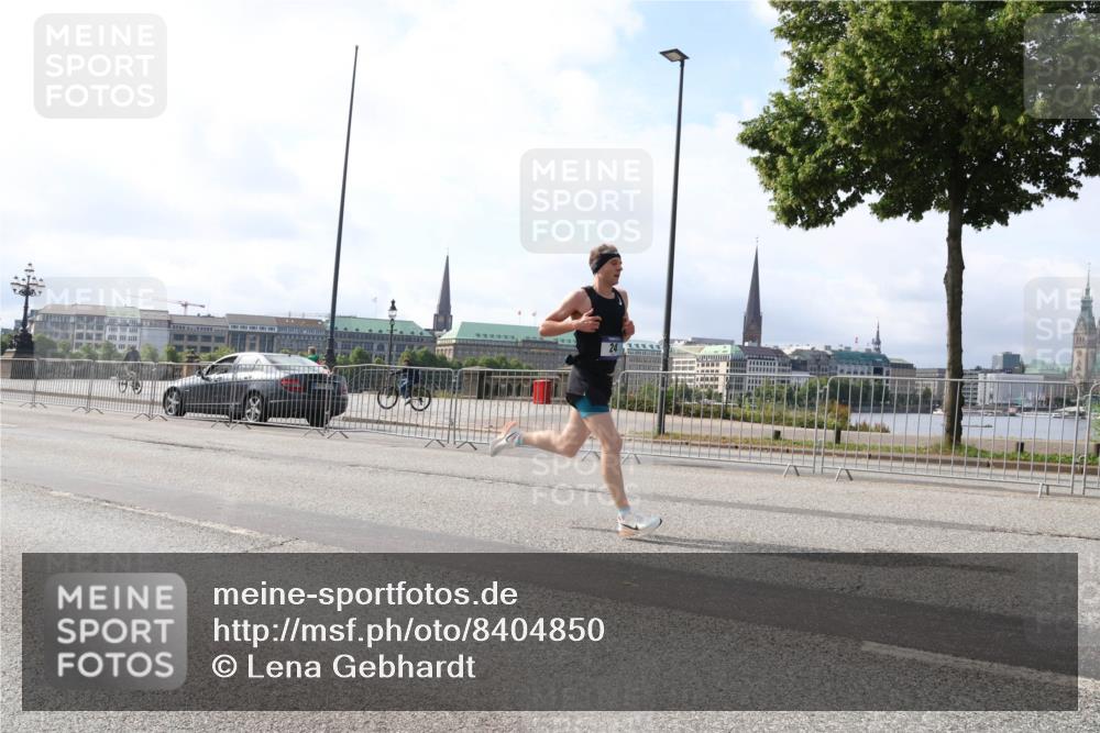 29.06.2025 - hella hamburg halbmarathon Lena Gebhardt http://msf.ph/oto/8404850 29.06.2025 09:33:13 Lombardsbrücke 24, 24 meine-sportfotos.de