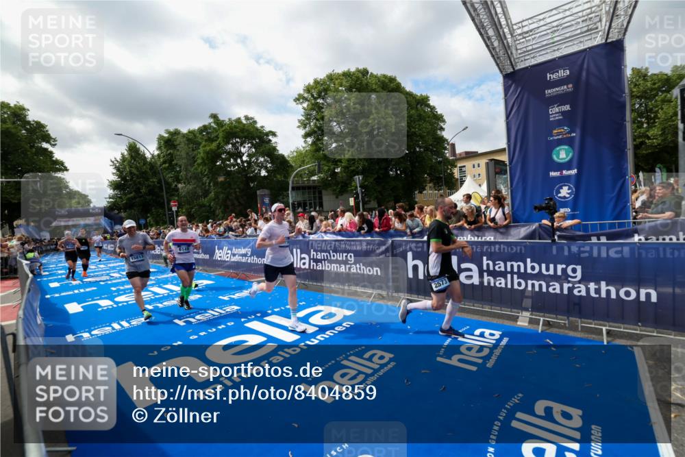 29.06.2025 - hella hamburg halbmarathon Zöllner http://msf.ph/oto/8404859 29.06.2025 10:39:58 Ziel 1603, 2525, 2563, 2573, 3626, 4766, 5375, 6149, 7981, 8467, 8574, 11714, 15421, 15813 meine-sportfotos.de