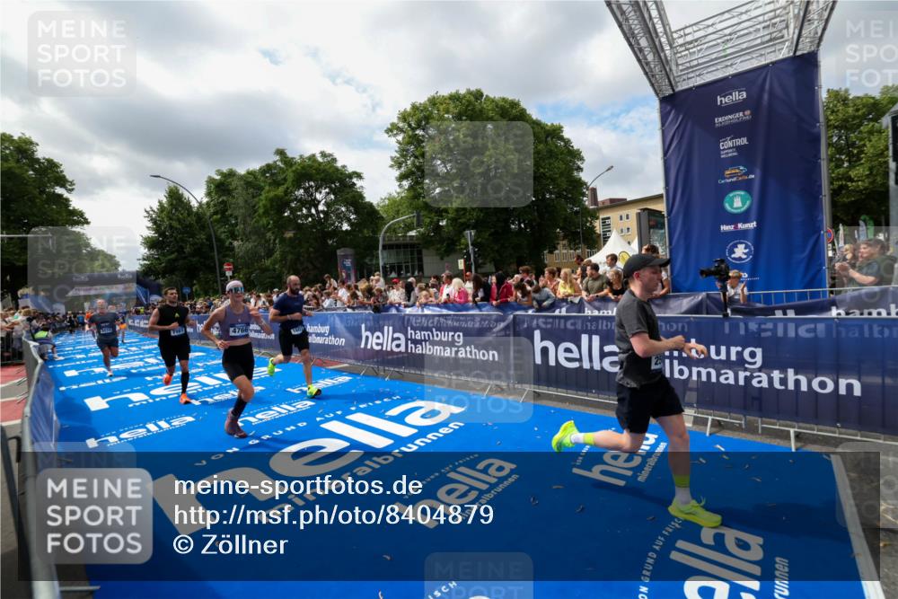 29.06.2025 - hella hamburg halbmarathon Zöllner http://msf.ph/oto/8404879 29.06.2025 10:40:00 Ziel 1603, 2563, 3626, 4766, 5375, 6149, 7981, 8467, 8574, 11714, 15421, 15813 meine-sportfotos.de