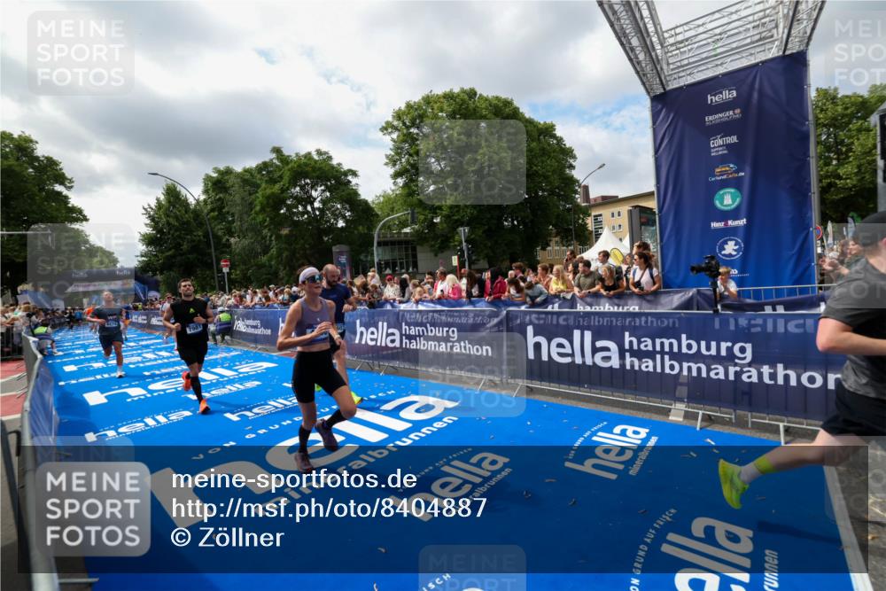 29.06.2025 - hella hamburg halbmarathon Zöllner http://msf.ph/oto/8404887 29.06.2025 10:40:01 Ziel 1603, 2563, 3626, 4766, 5050, 5375, 6080, 7981, 8467, 8574, 15421 meine-sportfotos.de