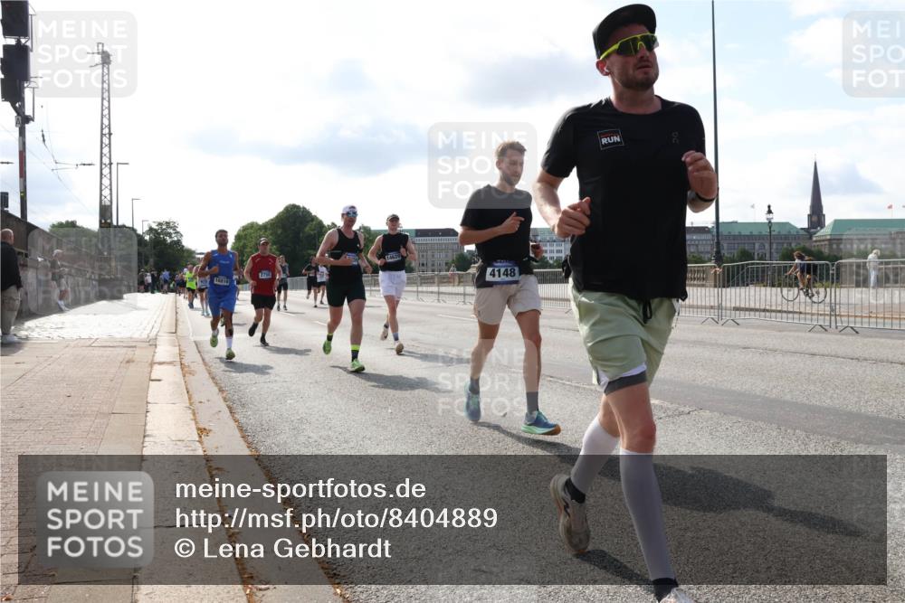 29.06.2025 - hella hamburg halbmarathon Lena Gebhardt http://msf.ph/oto/8404889 29.06.2025 09:49:26 Lombardsbrücke 16816, 2750, 4148, 1445, 1571, 1600, 1603, 2044, 2707, 2745, 2750, 2797, 2849, 2980, 3014, 3116, 3136, 3282, 4148, 4425, 4766, 5050, 5648, 5889, 6037, 6047, 6095, 6149, 6771, 7035, 7109, 7229, 7310, 7743, 7981, 8358, 8370, 8465, 9640, 9686, 9914, 10369, 10451, 10877, 10930, 11106, 11177, 11423, 11447, 11952, 12088, 12091, 12098, 12168, 12739, 13064, 13158, 13190, 13755, 13900, 14075, 14311, 14359, 14603, 14629, 14667, 14789, 15094 meine-sportfotos.de