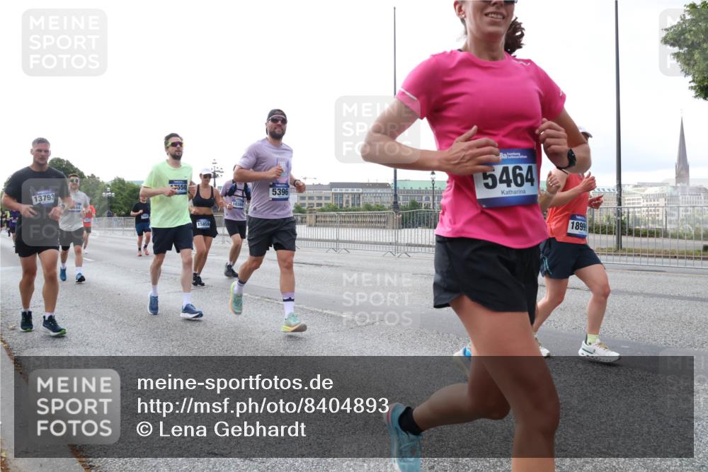 29.06.2025 - hella hamburg halbmarathon Lena Gebhardt http://msf.ph/oto/8404893 29.06.2025 10:03:44 Lombardsbrücke 13793, 484, 7550, 15859, 10389, 5396, 5464, 1899, 1032, 1114, 1161, 1355, 1367, 1885, 2277, 2594, 2619, 2683, 2759, 4095, 4307, 4511, 5363, 5384, 5396, 5464, 5613, 6391, 6453, 7006, 7277, 7278, 7279, 7290, 7306, 7485, 7935, 8469, 8484, 8727, 9280, 9453, 9899, 10389, 11402, 11556, 11614, 12211, 12212, 12336, 12377, 12653, 12843, 13173, 13793, 13976, 15520, 15539, 15643, 15859, 16113, 16371, 16621, 17098, 17226, 17550, 18028 meine-sportfotos.de