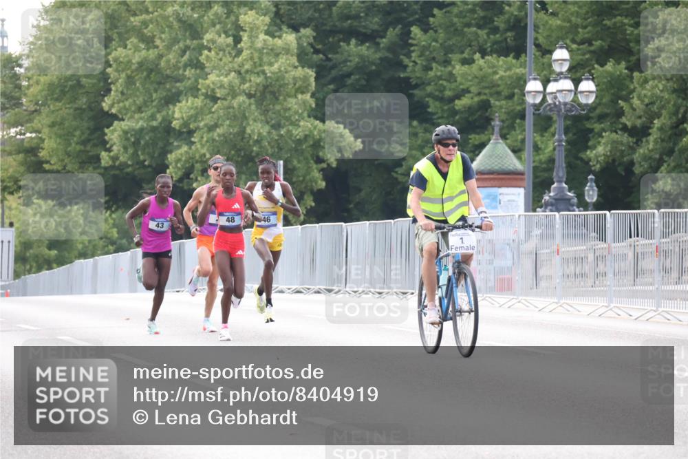 29.06.2025 - hella hamburg halbmarathon Lena Gebhardt http://msf.ph/oto/8404919 29.06.2025 09:34:49 Lombardsbrücke 48, 43, 46 meine-sportfotos.de