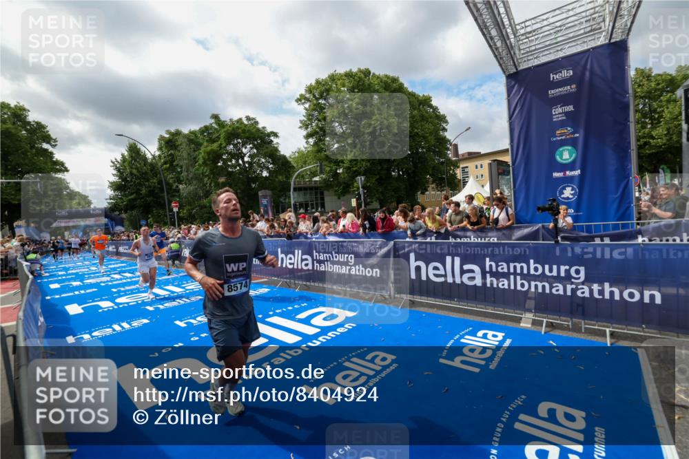 29.06.2025 - hella hamburg halbmarathon Zöllner http://msf.ph/oto/8404924 29.06.2025 10:40:03 Ziel 2826, 3626, 5050, 5375, 6080, 7981, 8467, 8574, 12091, 13514, 15421, 17973 meine-sportfotos.de