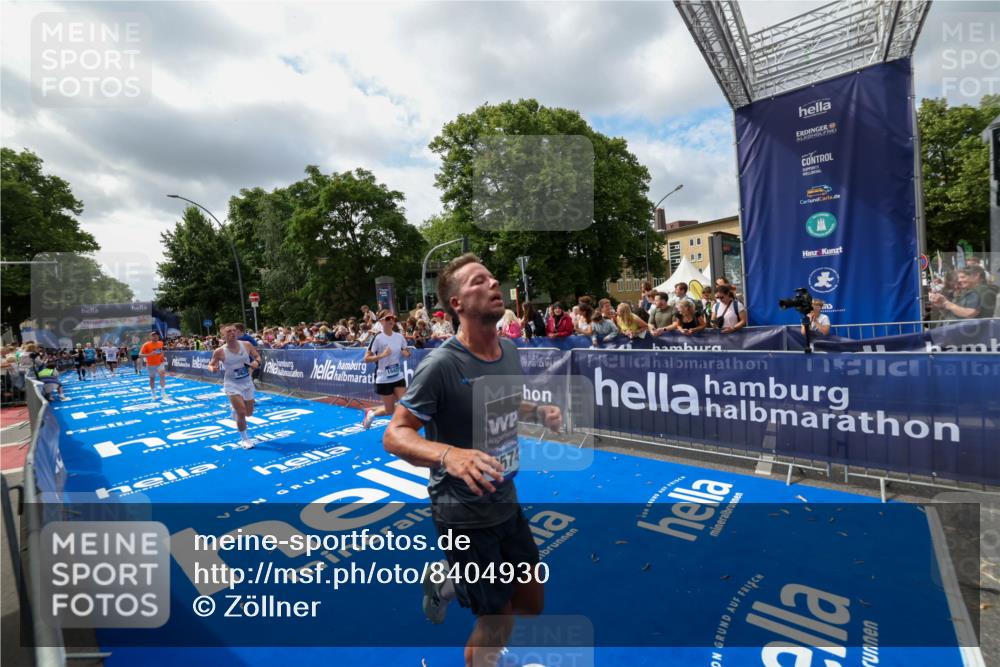 29.06.2025 - hella hamburg halbmarathon Zöllner http://msf.ph/oto/8404930 29.06.2025 10:40:03 Ziel 2826, 3626, 5050, 5375, 6080, 7981, 8467, 8574, 12091, 13514, 15421, 17973 meine-sportfotos.de