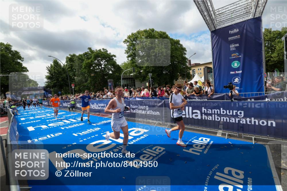 29.06.2025 - hella hamburg halbmarathon Zöllner http://msf.ph/oto/8404950 29.06.2025 10:40:04 Ziel 2826, 3626, 5050, 5375, 6080, 8467, 8574, 12091, 13514, 15421, 17973 meine-sportfotos.de