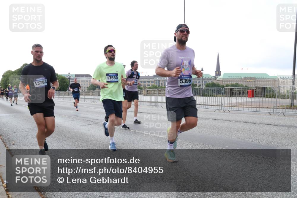 29.06.2025 - hella hamburg halbmarathon Lena Gebhardt http://msf.ph/oto/8404955 29.06.2025 10:03:45 Lombardsbrücke 13793, 17550, 5396, 1032, 1114, 1161, 1355, 1367, 1885, 2277, 2594, 2619, 2683, 2759, 4095, 4307, 4488, 4511, 5363, 5384, 5396, 5464, 5613, 6391, 6453, 7006, 7277, 7278, 7279, 7290, 7306, 7485, 7935, 8469, 8484, 8727, 9280, 9453, 9899, 10389, 11402, 11556, 11614, 12211, 12212, 12336, 12377, 12653, 12843, 13173, 13793, 13976, 15520, 15539, 15643, 15859, 16113, 16371, 16621, 17098, 17226, 17550, 18028 meine-sportfotos.de