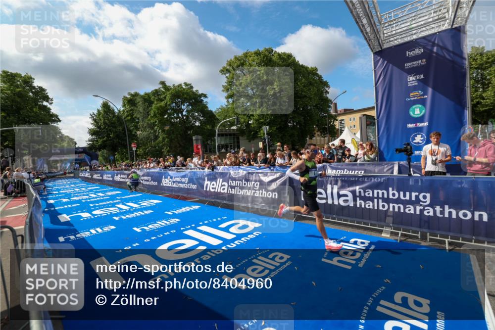 29.06.2025 - hella hamburg halbmarathon Zöllner http://msf.ph/oto/8404960 29.06.2025 10:03:50 Ziel 6 meine-sportfotos.de