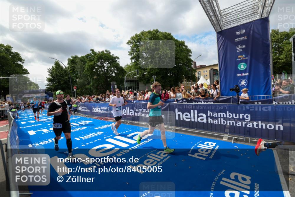 29.06.2025 - hella hamburg halbmarathon Zöllner http://msf.ph/oto/8405005 29.06.2025 10:40:10 Ziel 2826, 4381, 5007, 5050, 5508, 5916, 6080, 7495, 8933, 12091, 13514, 15424, 17973 meine-sportfotos.de