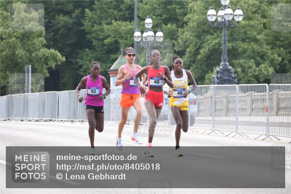 29.06.2025 - hella hamburg halbmarathon Lena Gebhardt http://msf.ph/oto/8405018 29.06.2025 09:34:51 Lombardsbrücke 43, 48, 46, 00 meine-sportfotos.de