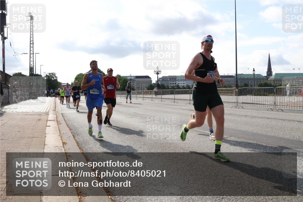 29.06.2025 - hella hamburg halbmarathon Lena Gebhardt http://msf.ph/oto/8405021 29.06.2025 09:49:28 Lombardsbrücke 16816, 2750, 435, 1343, 1445, 1600, 1603, 2044, 2707, 2745, 2750, 2797, 2849, 2980, 3014, 3116, 3136, 3282, 4148, 4303, 4425, 4766, 5050, 5648, 5889, 6037, 6047, 6095, 6149, 6771, 7035, 7109, 7229, 7743, 7981, 8358, 8370, 8465, 9296, 9640, 9686, 9914, 10369, 10451, 10877, 10930, 11423, 11447, 11952, 12088, 12091, 12098, 12168, 12739, 13064, 13158, 13190, 13755, 13800, 13900, 14075, 14311, 14359, 14603, 14629, 14667, 14688, 14789, 15094 meine-sportfotos.de