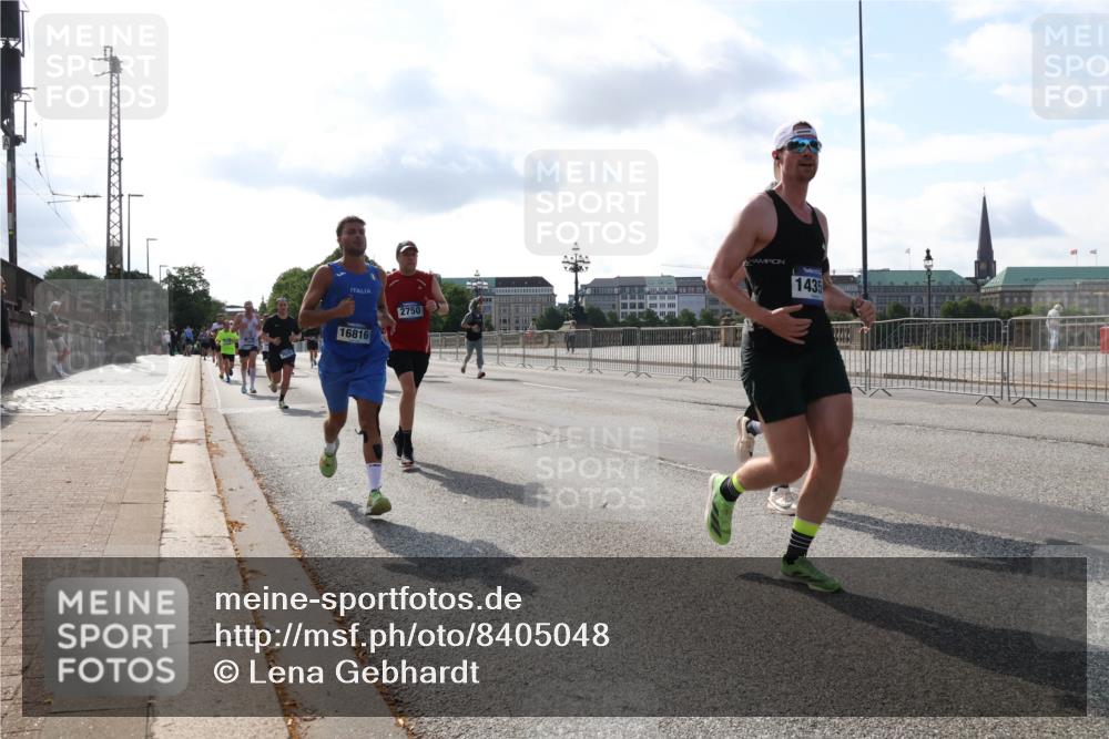 29.06.2025 - hella hamburg halbmarathon Lena Gebhardt http://msf.ph/oto/8405048 29.06.2025 09:49:28 Lombardsbrücke 16816, 2750, 1435, 1343, 1445, 1600, 1603, 2044, 2707, 2745, 2750, 2797, 2849, 2980, 3014, 3116, 3136, 3282, 4148, 4303, 4425, 4766, 5050, 5648, 5889, 6037, 6047, 6095, 6149, 6771, 7035, 7109, 7229, 7743, 7981, 8358, 8370, 8465, 9296, 9640, 9686, 9914, 10369, 10451, 10877, 10930, 11423, 11447, 11952, 12088, 12091, 12098, 12168, 12739, 13064, 13158, 13190, 13755, 13800, 13900, 14075, 14311, 14359, 14603, 14629, 14667, 14688, 14789, 15094 meine-sportfotos.de