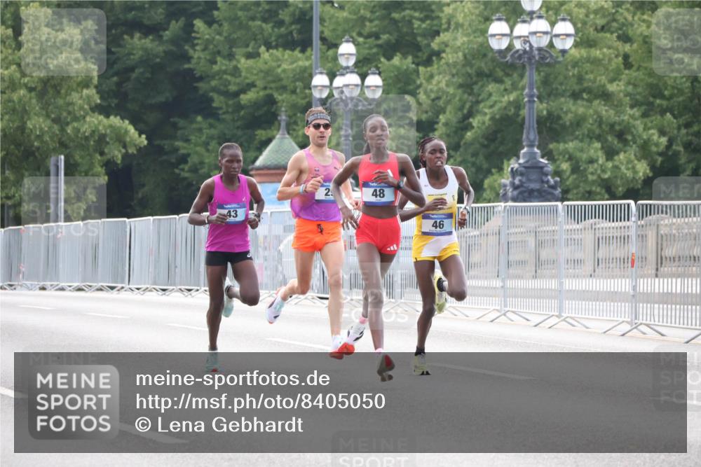 29.06.2025 - hella hamburg halbmarathon Lena Gebhardt http://msf.ph/oto/8405050 29.06.2025 09:34:51 Lombardsbrücke 2, 48, 43, 46 meine-sportfotos.de