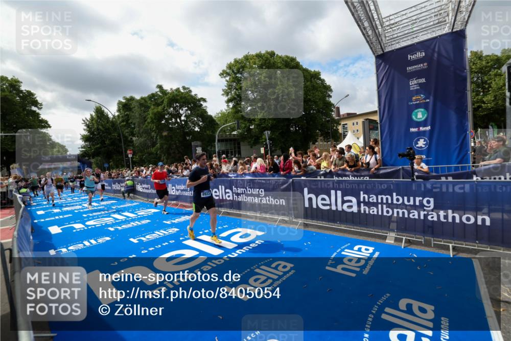 29.06.2025 - hella hamburg halbmarathon Zöllner http://msf.ph/oto/8405054 29.06.2025 10:40:14 Ziel 3547, 4381, 5007, 5409, 5410, 5508, 5916, 7495, 8465, 8933, 10968, 11731, 12704, 13667, 15424, 18614, 18979 meine-sportfotos.de