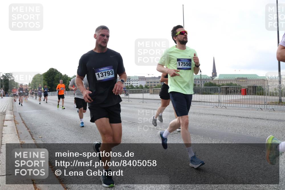 29.06.2025 - hella hamburg halbmarathon Lena Gebhardt http://msf.ph/oto/8405058 29.06.2025 10:03:45 Lombardsbrücke 13793, 17550, 1032, 1114, 1161, 1355, 1367, 1885, 2277, 2594, 2619, 2683, 2759, 4095, 4307, 4488, 4511, 5363, 5384, 5396, 5464, 5613, 6391, 6453, 7006, 7277, 7278, 7279, 7290, 7306, 7485, 7935, 8469, 8484, 8727, 9280, 9453, 9899, 10389, 11402, 11556, 11614, 12211, 12212, 12336, 12377, 12653, 12843, 13173, 13793, 13976, 15520, 15539, 15643, 15859, 16113, 16371, 16621, 17098, 17226, 17550, 18028 meine-sportfotos.de
