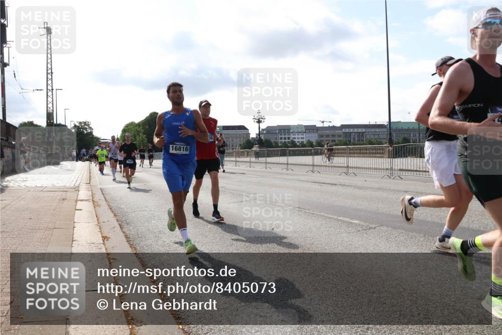 29.06.2025 - hella hamburg halbmarathon Lena Gebhardt http://msf.ph/oto/8405073 29.06.2025 09:49:28 Lombardsbrücke 16816, 50, 1343, 1445, 1600, 1603, 2044, 2707, 2745, 2750, 2797, 2849, 2980, 3014, 3116, 3136, 3282, 4148, 4303, 4425, 4766, 5050, 5648, 5889, 6037, 6047, 6095, 6149, 6771, 7035, 7109, 7229, 7743, 7981, 8358, 8370, 8465, 9296, 9640, 9686, 9914, 10369, 10451, 10877, 10930, 11423, 11447, 11952, 12088, 12091, 12098, 12168, 12739, 13064, 13158, 13190, 13755, 13800, 13900, 14075, 14311, 14359, 14603, 14629, 14667, 14688, 14789, 15094 meine-sportfotos.de