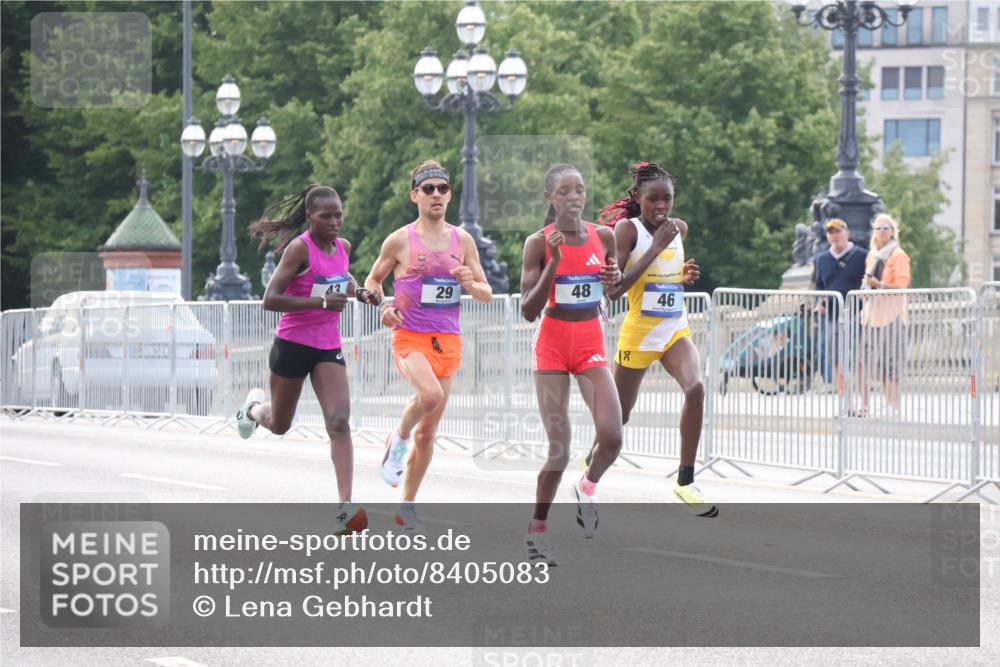 29.06.2025 - hella hamburg halbmarathon Lena Gebhardt http://msf.ph/oto/8405083 29.06.2025 09:34:52 Lombardsbrücke 43, 29, 48, 46 meine-sportfotos.de