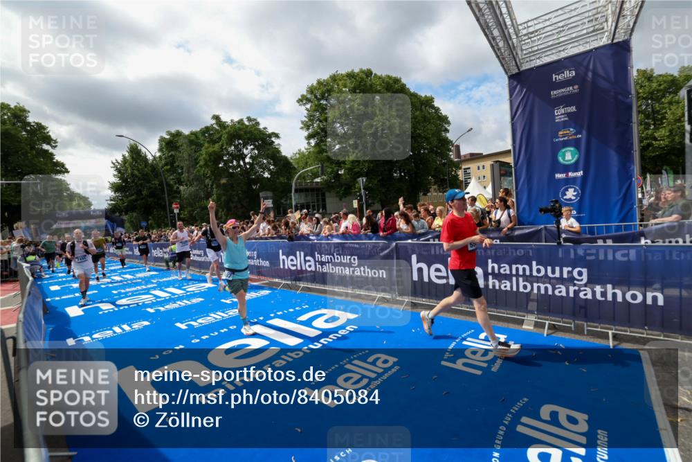29.06.2025 - hella hamburg halbmarathon Zöllner http://msf.ph/oto/8405084 29.06.2025 10:40:16 Ziel 3547, 4381, 5007, 5409, 5410, 5508, 5803, 5916, 7495, 8465, 10968, 11731, 12704, 13667, 14699, 18614, 18979 meine-sportfotos.de