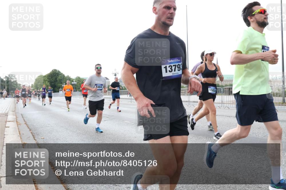 29.06.2025 - hella hamburg halbmarathon Lena Gebhardt http://msf.ph/oto/8405126 29.06.2025 10:03:46 Lombardsbrücke 8484, 1379, 15859, 1032, 1114, 1161, 1355, 1367, 1885, 2277, 2619, 2683, 2759, 3488, 4095, 4307, 4488, 4511, 5363, 5384, 5396, 5464, 5613, 6391, 6453, 7006, 7277, 7278, 7279, 7306, 7485, 8421, 8422, 8423, 8469, 8484, 8727, 9280, 9453, 9899, 10389, 11402, 11556, 11614, 12211, 12212, 12336, 12377, 12653, 12843, 13173, 13583, 13793, 13976, 15520, 15539, 15643, 15859, 16113, 16371, 16621, 17098, 17226, 17550, 18028 meine-sportfotos.de