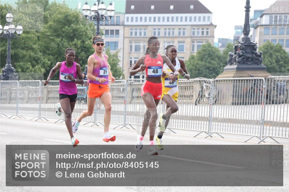 29.06.2025 - hella hamburg halbmarathon Lena Gebhardt http://msf.ph/oto/8405145 29.06.2025 09:34:53 Lombardsbrücke 29, 48, 29, 43, 46, 48 meine-sportfotos.de