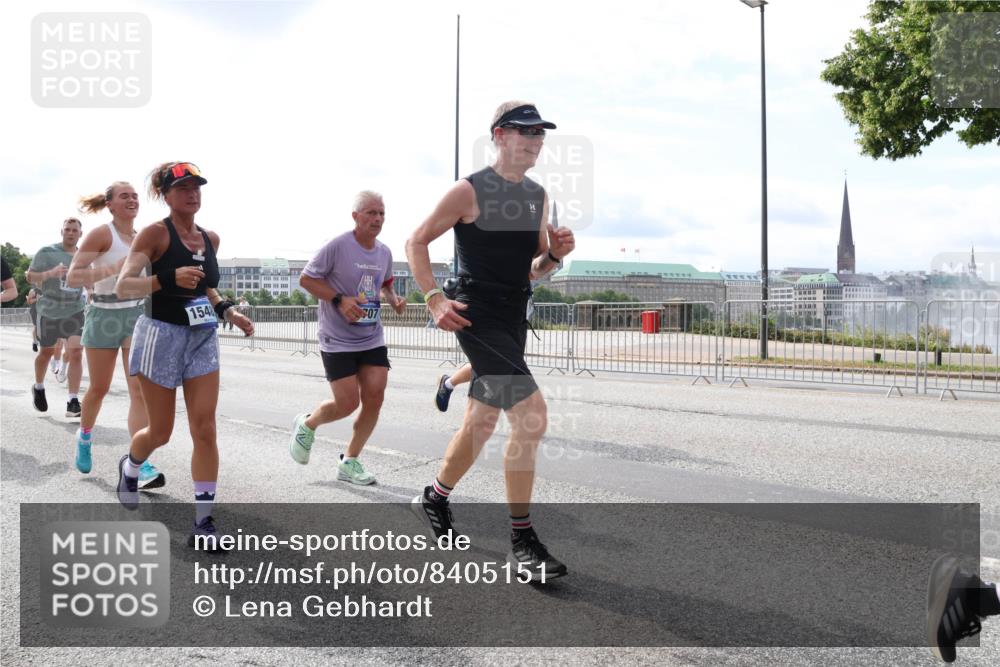 29.06.2025 - hella hamburg halbmarathon Lena Gebhardt http://msf.ph/oto/8405151 29.06.2025 10:16:34 Lombardsbrücke 1548, 707, 1117, 1212, 1240, 1244, 1403, 1599, 1602, 1825, 2347, 2803, 2835, 2912, 3030, 3088, 3134, 3156, 3176, 3450, 3484, 3648, 3687, 4478, 4583, 4637, 5036, 5037, 5046, 5294, 6024, 6328, 6488, 6742, 6941, 6948, 7158, 7358, 7753, 8274, 8295, 8317, 8597, 8619, 8645, 8707, 8847, 8857, 9091, 9208, 9332, 9492, 9601, 9628, 9664, 9676, 9802, 9810, 9881, 10076, 10107, 10139, 10141, 10183, 10232, 10292, 10844, 10990, 11344, 11345 meine-sportfotos.de