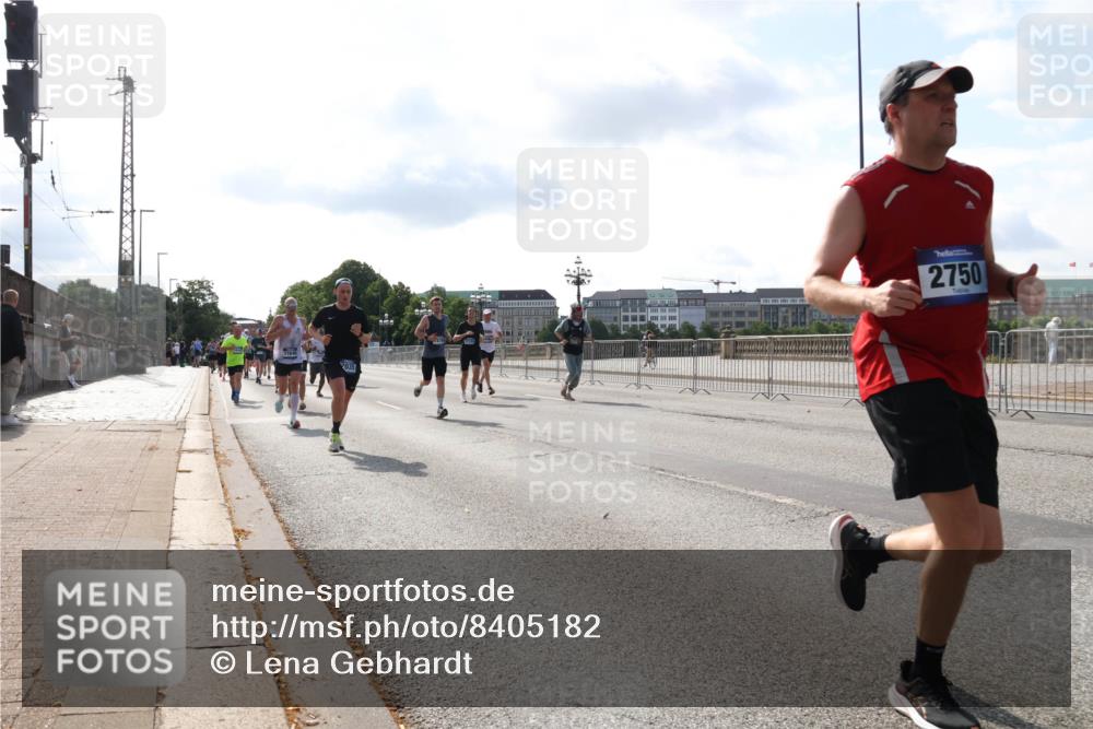 29.06.2025 - hella hamburg halbmarathon Lena Gebhardt http://msf.ph/oto/8405182 29.06.2025 09:49:29 Lombardsbrücke 2750, 1343, 1445, 1600, 1603, 2044, 2707, 2745, 2750, 2797, 2849, 2980, 3014, 3116, 3136, 3282, 4148, 4303, 4425, 4766, 5050, 5648, 5889, 6037, 6047, 6095, 6149, 6771, 7035, 7109, 7229, 7743, 7981, 8358, 8370, 8465, 9264, 9265, 9296, 9640, 9686, 9914, 10369, 10451, 10877, 10930, 11447, 11952, 12088, 12091, 12098, 12168, 12739, 13064, 13158, 13190, 13755, 13800, 13900, 14075, 14311, 14359, 14603, 14629, 14667, 14688, 14789, 15094 meine-sportfotos.de